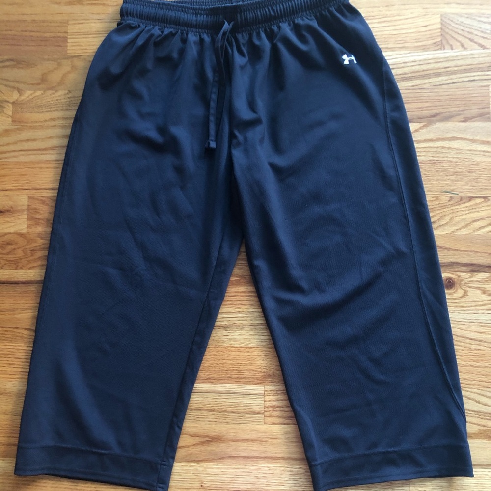 Black Under Armour capris size medium